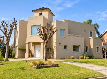Casa · 209m² · 5 Ambientes · 5 Cocheras · Casa en Venta La Caballeriza - Haras del Pilar