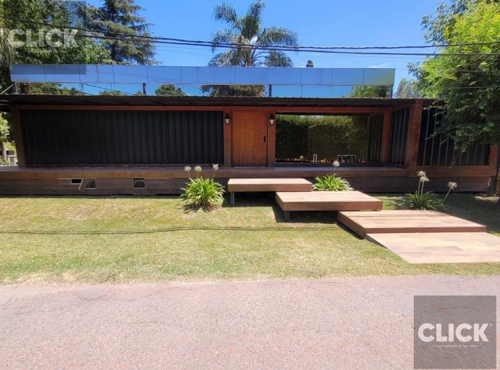 Casa · 375m² · 5 Ambientes · 2 Cocheras