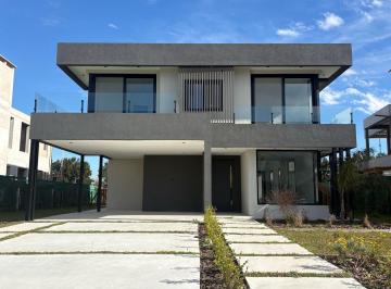 Casa · 841m² · 7 Ambientes · 2 Cocheras · Venta, Casa Al Agua en Puentes - 4 Dorm.