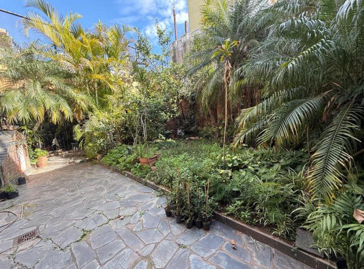 Casa · 360m² · 5 Ambientes · 1 Cochera