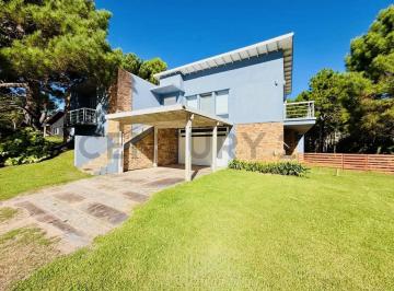 Casa · 320m² · 5 Ambientes · 1 Cochera · Casa 5 Ambientes con Piscina en La Herradura Pinamar