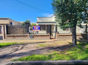 Casa de 3 ambientes, Almirante Brown · Casa Americana en Venta en Buena Ubicación en Adrogue (Oportunidad!)