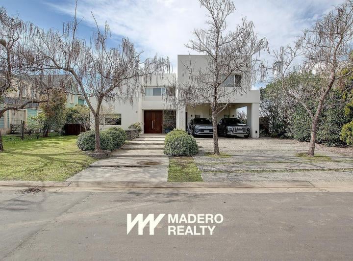 Casa · 550m² · 7 Ambientes · 2 Cocheras