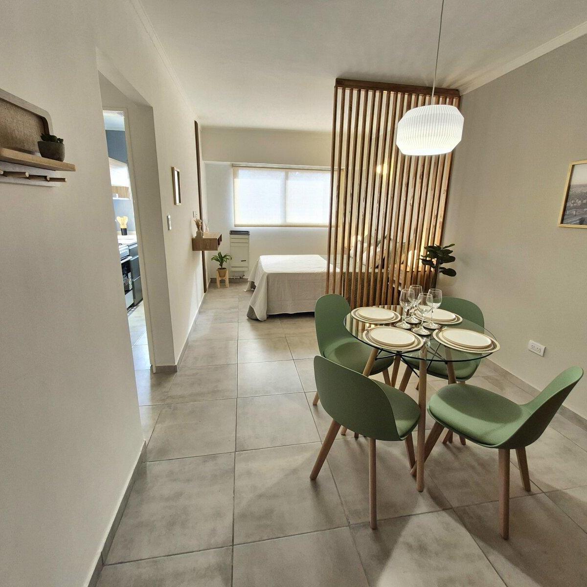 Venta de departamento de 1 ambiente con reciclado parcial a metros del mar