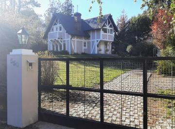 Casa · 211m² · 3 Ambientes · Dos Casas en Venta en un Mismo Lote – Parque La Cascada, Bariloche - Los Quetros Al 500