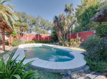 Casa · 50m² · 3 Ambientes · 1 Cochera · Casa en Venta La Plata 2 Dorm. Pileta