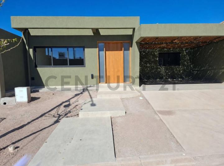 Casa · 170m² · 5 Ambientes · 2 Cocheras