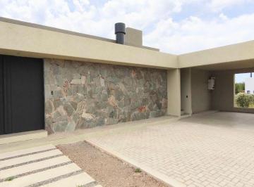 Casa de 5 ambientes, Mendiolaza · Venta - Casa a Estrenar – La Cercanía (Ruta E53). Tranquilidad en un Hermoso Entorno Natural
