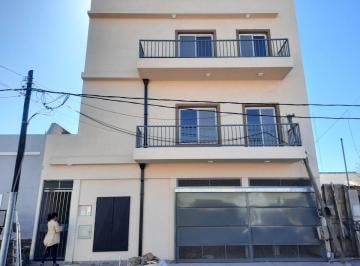PH de 2 ambientes, Avellaneda · Alquiler - Destacado y Confortable Duplex de 2 Amb. con Patio Propio y Sin Expensas!
