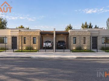 PH · 200m² · 4 Ambientes · 1 Cochera · PH de 2 Dorm en Venta en B° La Viña, Cipolletti