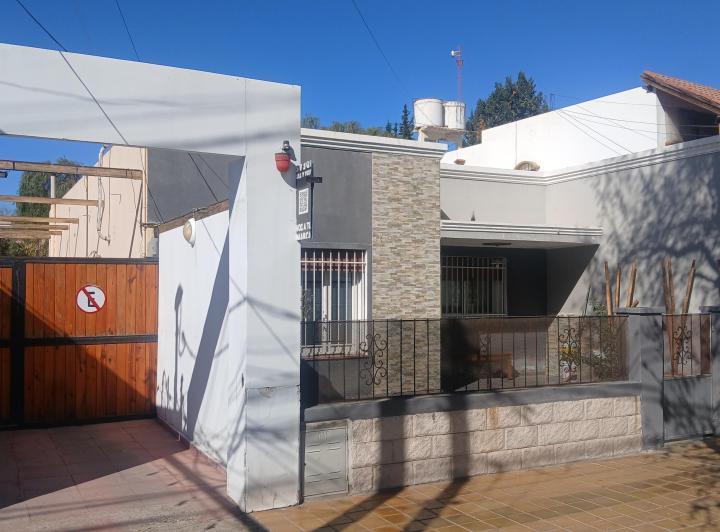 Casa · 500m² · 4 Ambientes · 8 Cocheras