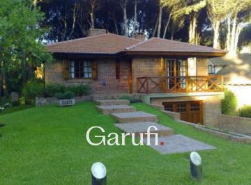 Casa · 200m² · 4 Ambientes · 1 Cochera · Casa en Alquiler Temporario en Pinamar de 4 Ambientes