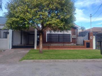Chalet en Castelar · Alquiler en Castelar