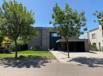 Casa de 6 ambientes, Chacras de Coria · Casa en Venta 3 Dorm. | Barrio Pueyrredón, Chacras de Coria | Apta Ascensor