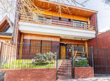 Casa · 290m² · 6 Ambientes · 2 Cocheras · Casa en Venta con Jardín y Pileta - 6 Ambientes - Villa Urquiza