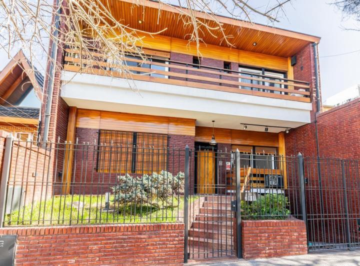 Casa · 290m² · 6 Ambientes · 2 Cocheras