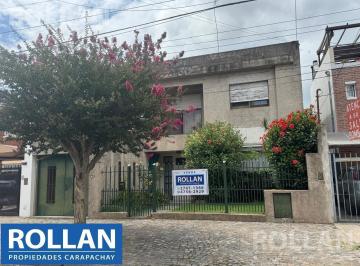 Casa · 193m² · 4 Ambientes · 2 Cocheras · Muy Buena Casa de 4 Ambientes con Amplio Patio Sobre Lote de 10x30 en Carapachay