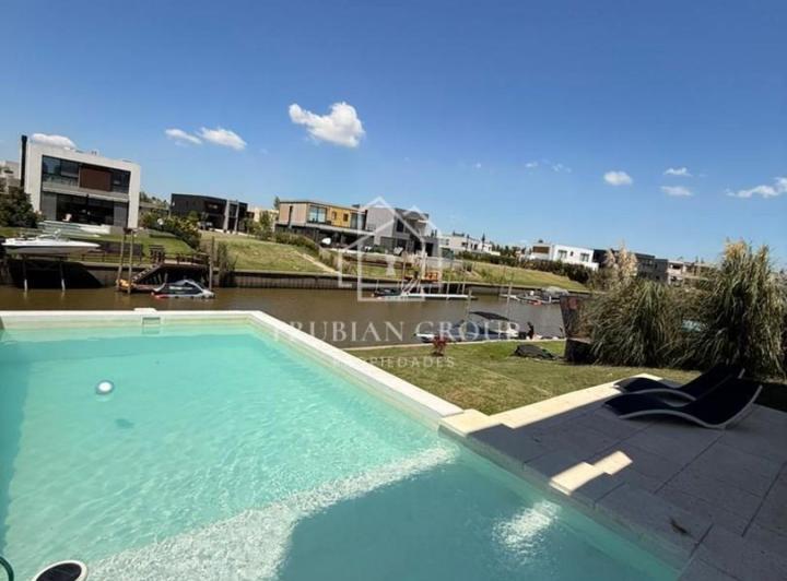 Casa · 650m² · 4 Ambientes