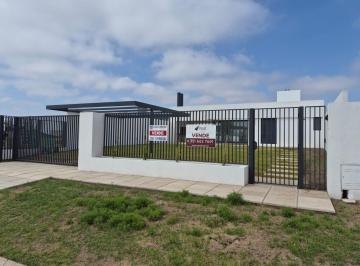 Casa · 187m² · 6 Ambientes · 2 Cocheras · Casa en Venta en Pampas de Manantiales, 3 Dorm., Galería, Planta Baja.