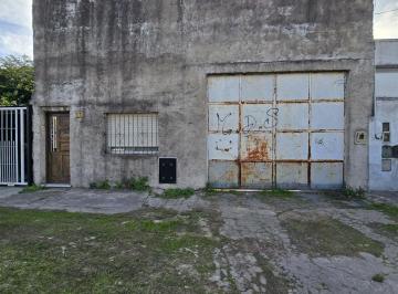 Bodega-Galpón · 370m² · Venta Galpón con Casa 4 Ambientes en Avellaneda