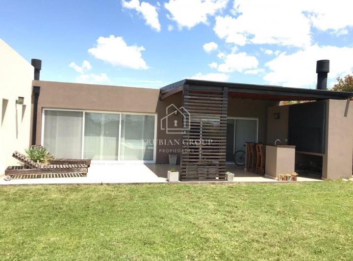 Casa · 145m² · 4 Ambientes · 2 Cocheras
