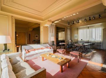 Departamento · 196m² · 5 Ambientes · Venta de Excelente Piso 5 Ambientes C/balcón Aterrazado Al Frente, Dependencia y Baulera en Retiro