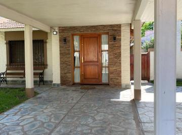 Casa · 205m² · 6 Ambientes · 2 Cocheras · Venta Casa 6 Ambientes en Barrio La Dolly Brandsen
