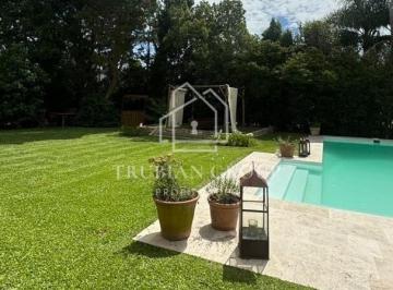 Casa · 270m² · 6 Ambientes · 2 Cocheras · Casa en Alquiler Anual en La Alameda Nordelta Tigre • At