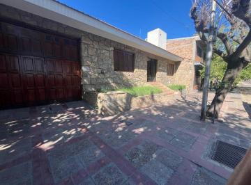 Casa de 6 ambientes, Villa Nueva · Estupenda Casa, Cangallo N°3421