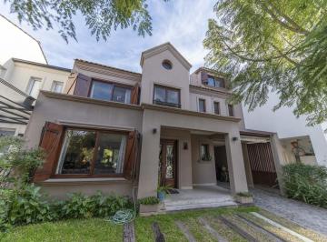 Casa · 199m² · 6 Ambientes · 1 Cochera · Muy Linda Casa en B°cdo La Araucaria, Bella Vista