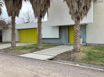 Casa de 8 ambientes, Maipú · Inmobiliaria Leal Vende Casa en El Barrio Solares de Maipu