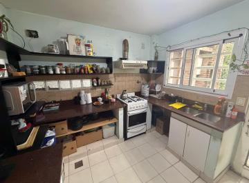 Casa · 85m² · 4 Ambientes · Casa en Olivos Sobre Amplio Lote Propio