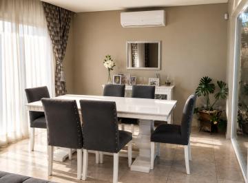 Casa · 130m² · 3 Ambientes · 2 Cocheras · Venta Casa Barrio Cerrado - Apto Credito