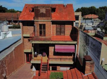 Casa de 7 ambientes, Quilmes · Casa Tipo Chalet en Venta 4 Dorm con Quincho y Piscina Bernal
