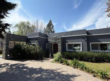 Casa de 4 ambientes, Brandsen · Casa en Altos de Brandsen | 3 Dorm., Suite, Piscina y Parque, Coronel Brandsen Buenos Aires.