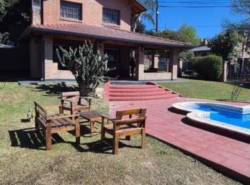 Casa · 225m² · 4 Dormitorios · 2 Cocheras · Venta Casa 4 Dorm. Solares de Las Ensenadas Carlos Paz