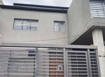 Casa · 350m² · 4 Ambientes · 1 Cochera · Villa Sarmiento Casa Cinco Ambientes en Alquiler C Piscina
