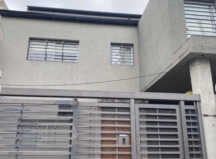 Casa · 350m² · 4 Ambientes · 1 Cochera