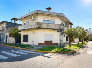 Casa · 234m² · 3 Ambientes · 1 Cochera · Vivienda Multifamiliar en Buena Zona de Carapachay