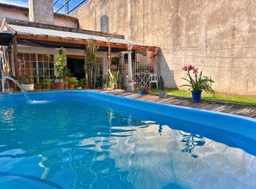 Casa · 122m² · 4 Ambientes · 1 Cochera · Venta Casa 4 Amb. C/ Pileta, Quincho y Cochera
