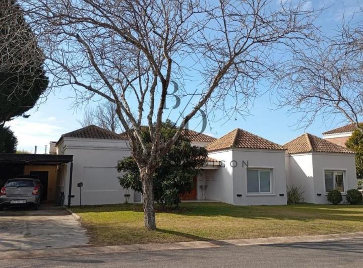 Casa · 1045m² · 5 Ambientes
