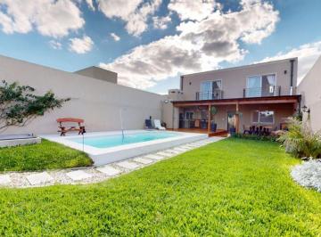 Casa de 3 ambientes, Cañuelas · Venta Casa 3 Ambientes con Pileta Quincho y Cochera en Petion Cañuelas