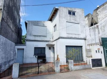 PH · 80m² · 3 Ambientes · 1 Cochera · Excelente PH Al Frente de 3 Ambientes con Cochera y Patio
