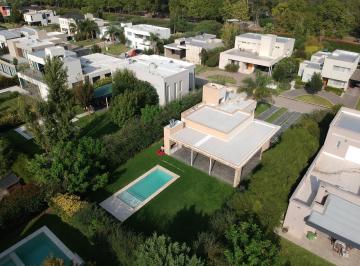 Casa · 145m² · 3 Dormitorios · 3 Cocheras · Country San Sebastián - Lote 262 - Alquiler Anual