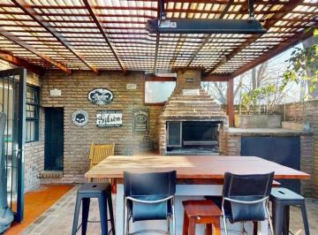 Casa · 140m² · 4 Ambientes · 1 Cochera · Casa en Complejo Cerrado con Pileta Comun