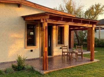 Casa de 3 ambientes, Villa de Las Rosas · Casa de 900 m² con 2 Dorm. en Venta en Villa de Las Rosas, a Estrenar