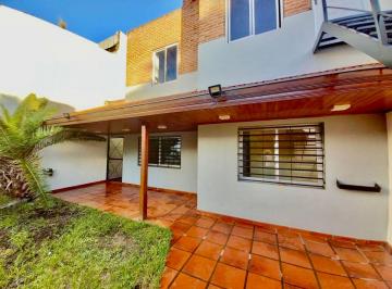 Casa de 4 ambientes, Avellaneda · Casa en Venta Centro de Wilde 4 Ambientes Calefacción X Radiadores Calde Quincho 300 m Av Mitre