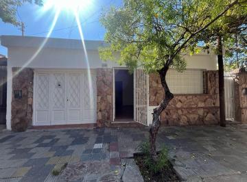 Casa · 137m² · 6 Ambientes · 1 Cochera · Casa en Los Paraisos, 3 Dorm., a Dos Cuadras de Av Los Granaderos