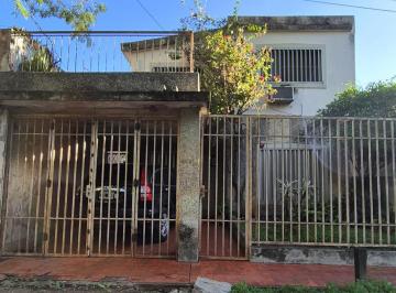 Casa · 154m² · 4 Dormitorios · 1 Cochera · Casa de 4 Dorm. con Terraza Frente a Plaza España
