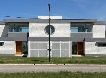 Casa · 150m² · 4 Ambientes · 1 Cochera · Casa en Alvear